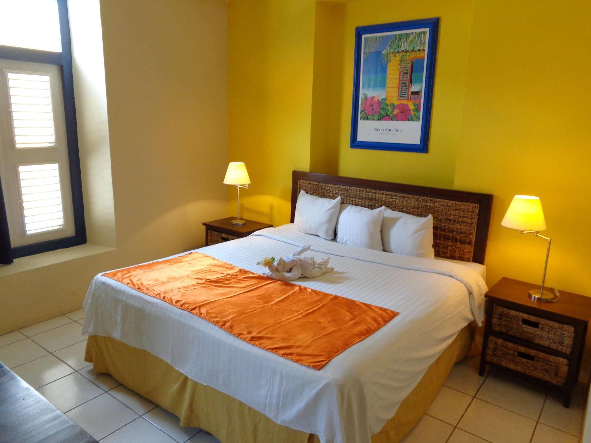 Academy Curacao Hotel 3*
