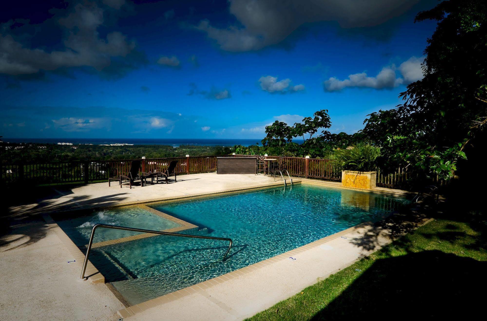 Hotel Rainforest & Ocean View At Carabali 3*