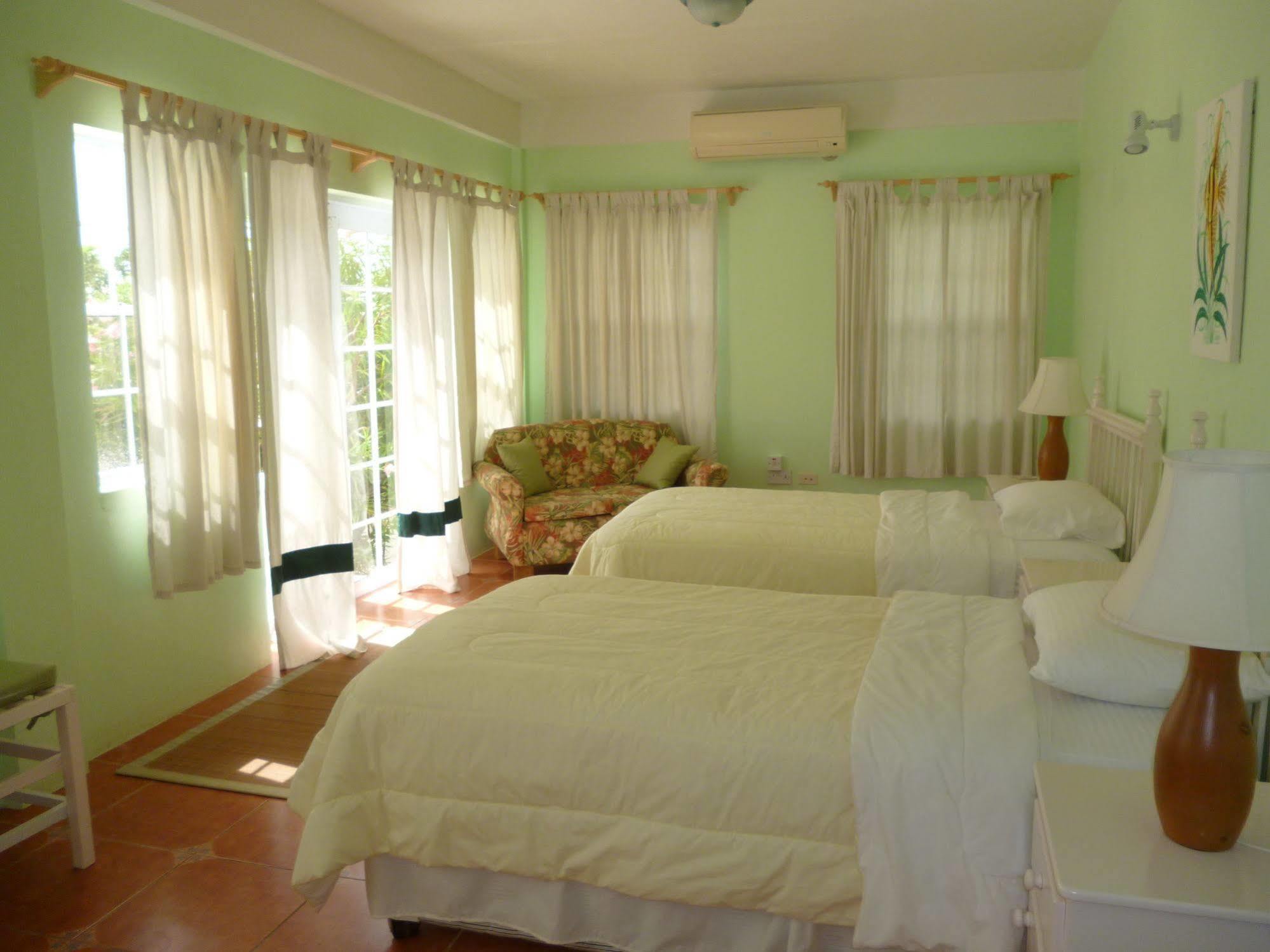 Castles In Paradise 3*