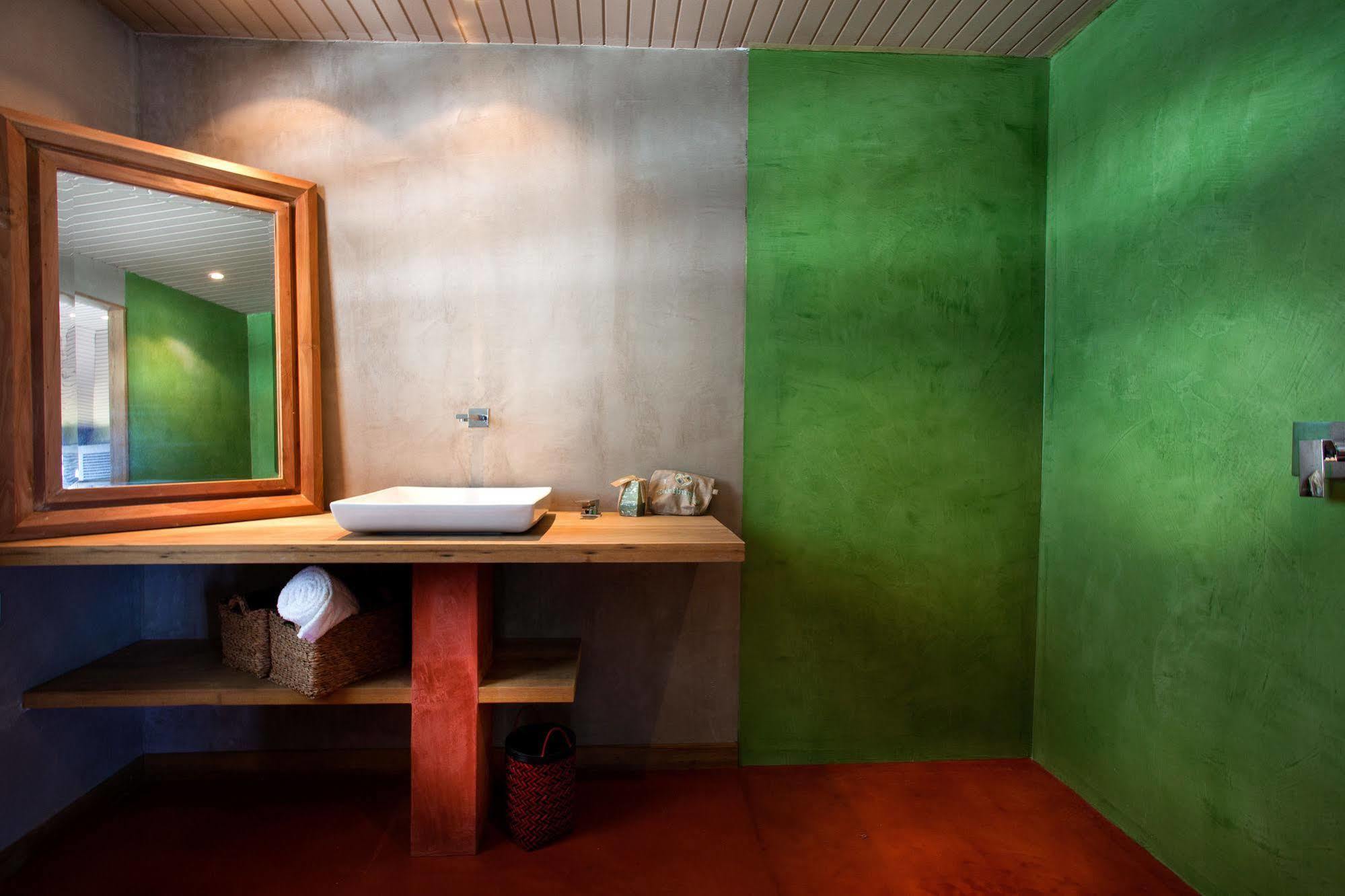 Karibuni Boutique (adults Only) Cul de Sac