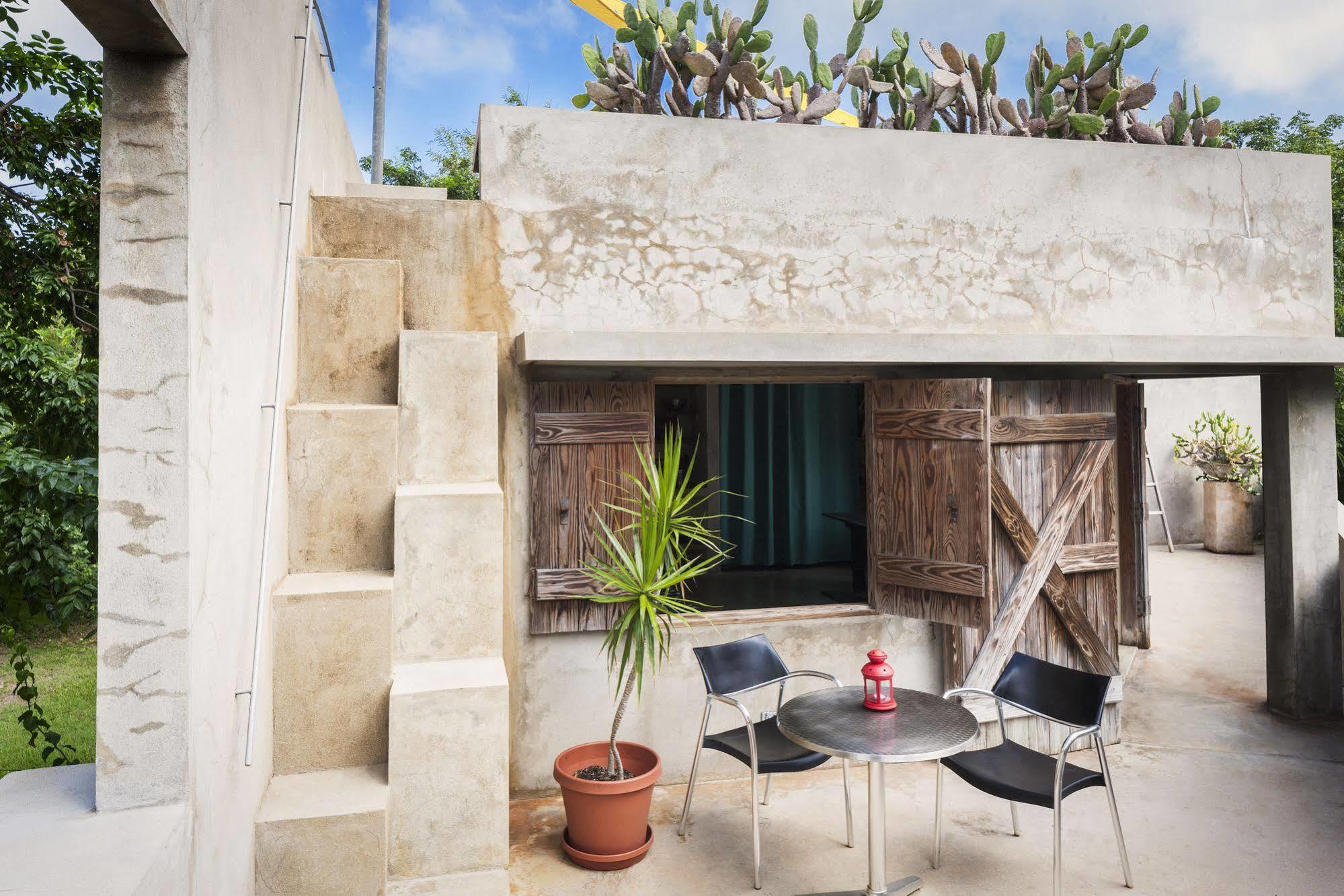 Hix Island House