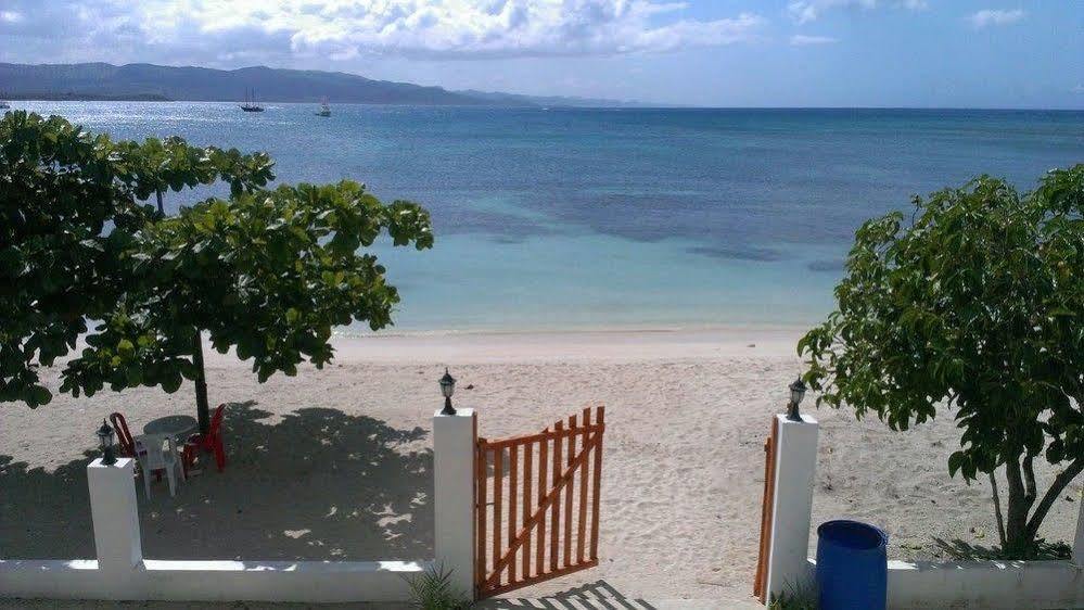 La Tortuga Hotel 2*