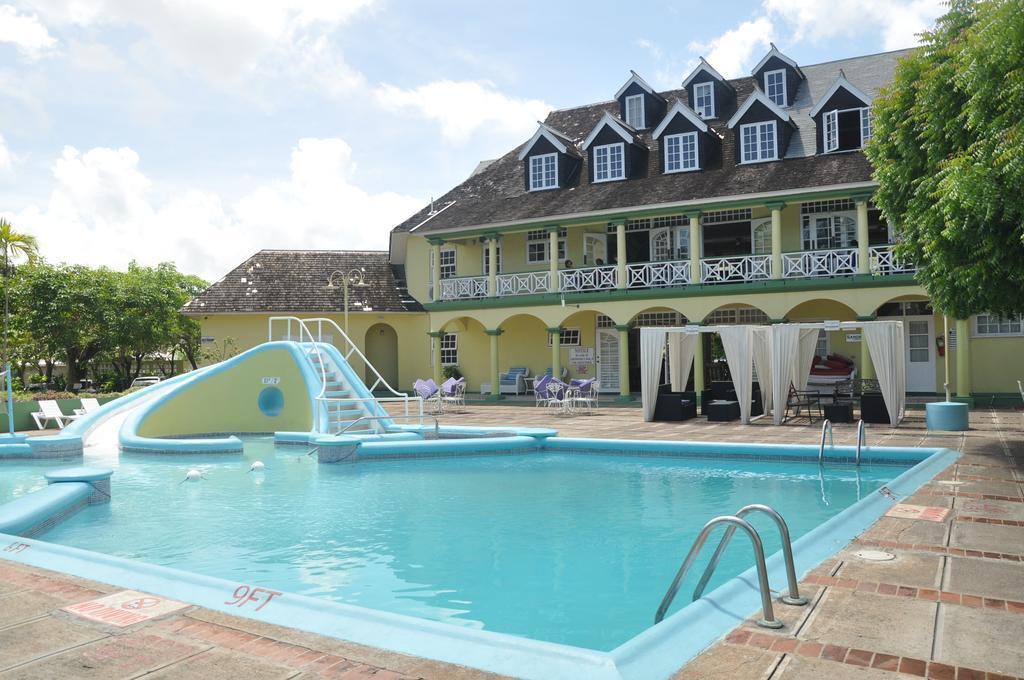 At Sandcastles Apartment Ocho Rios