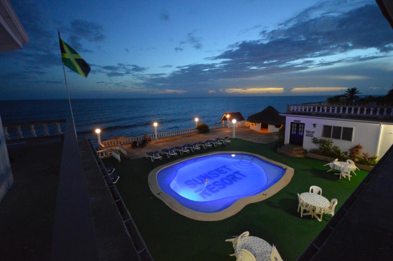 Beyond Sunset & Bed & Breakfast 4*