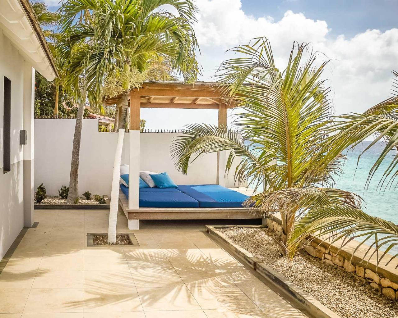 Oceanfront 72 & Sunny Villa *