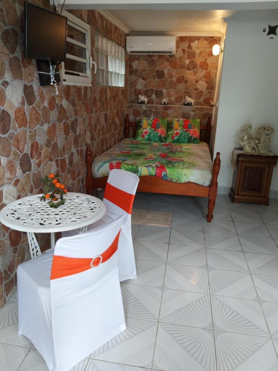 Kanalu Apartment *