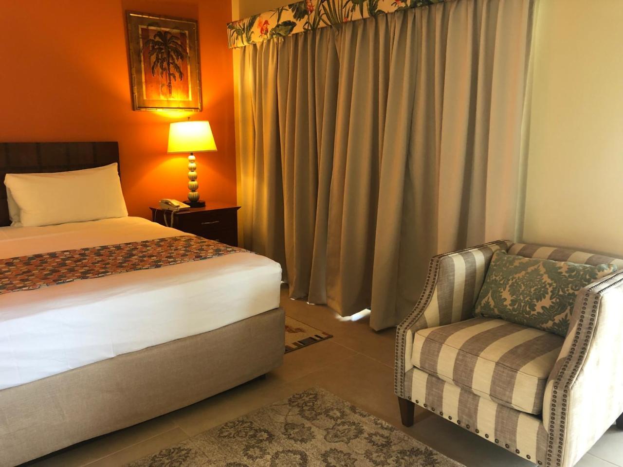 Carl's Unique & Conference Facilities Hotel Simpson Bay