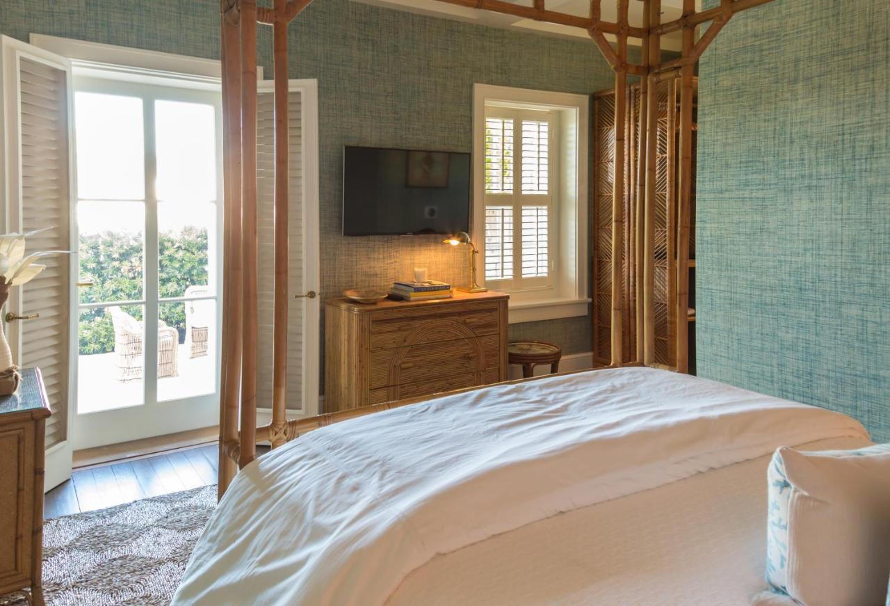 Eleven Bahama House Resort 4*