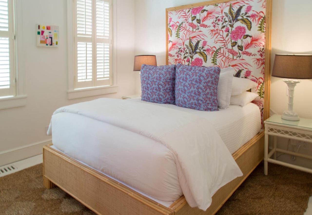 Eleven Bahama House Resort 4*