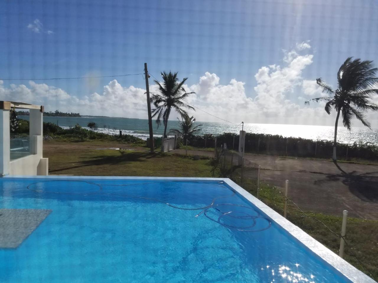 Front Beach Luxury House W Infinity Pool *