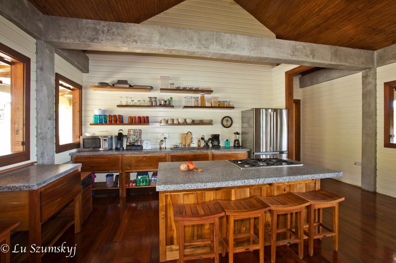 Pagua Bay House - Oceanfront Cabana's Hotel