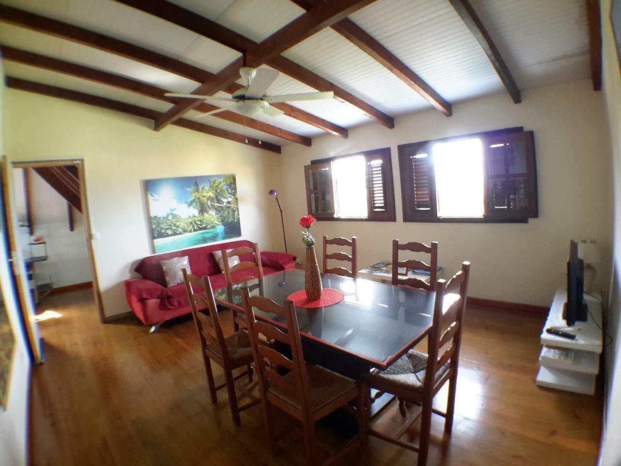 Guest house Appartement Les Bougainvilliers Vue Mer Saint-Claude