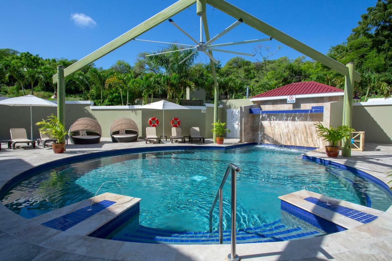 Resort Pineapple Beach Club (adults Only)
