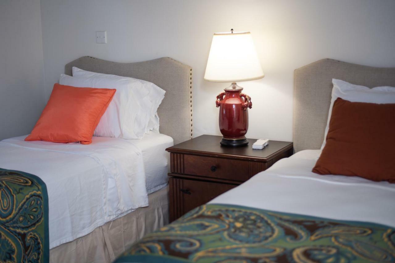 Atma Island Living Guest house River Sallee