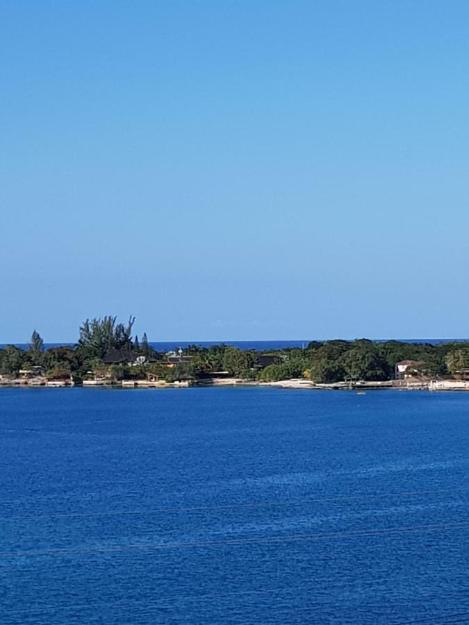 Luxe Discovery Bay