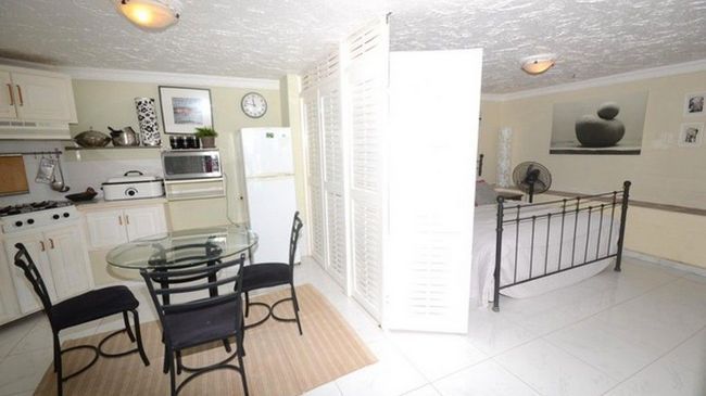 Paradise White House 3*