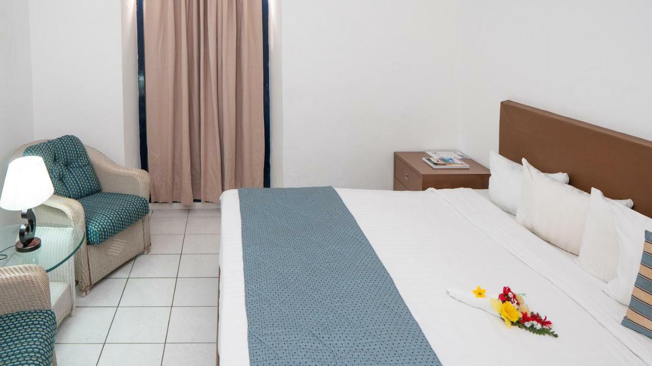Academy Curacao 3*