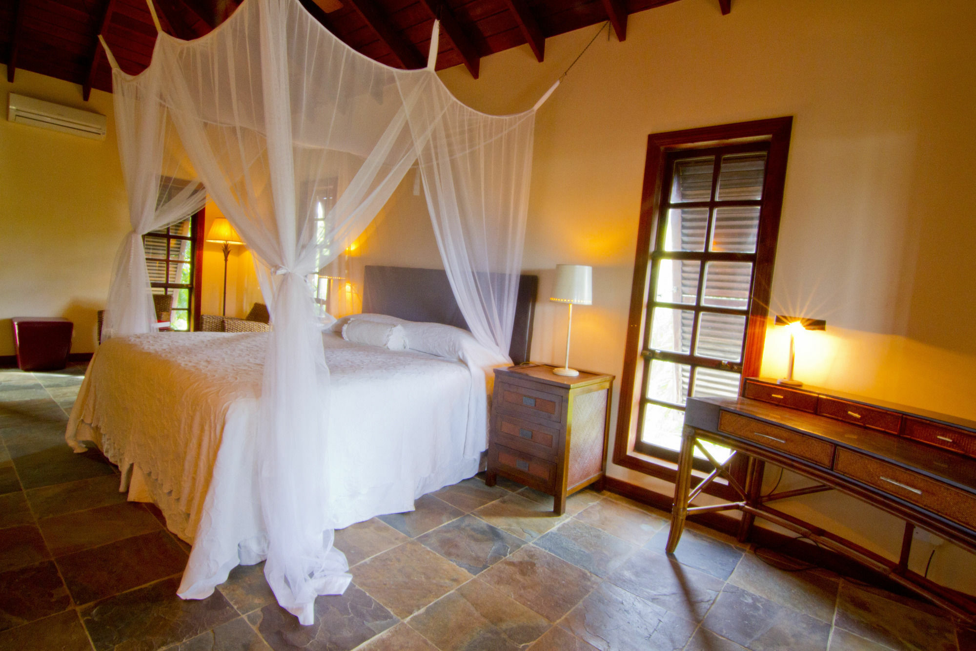 Hotel Le Phare Bleu Boutique And Marina
