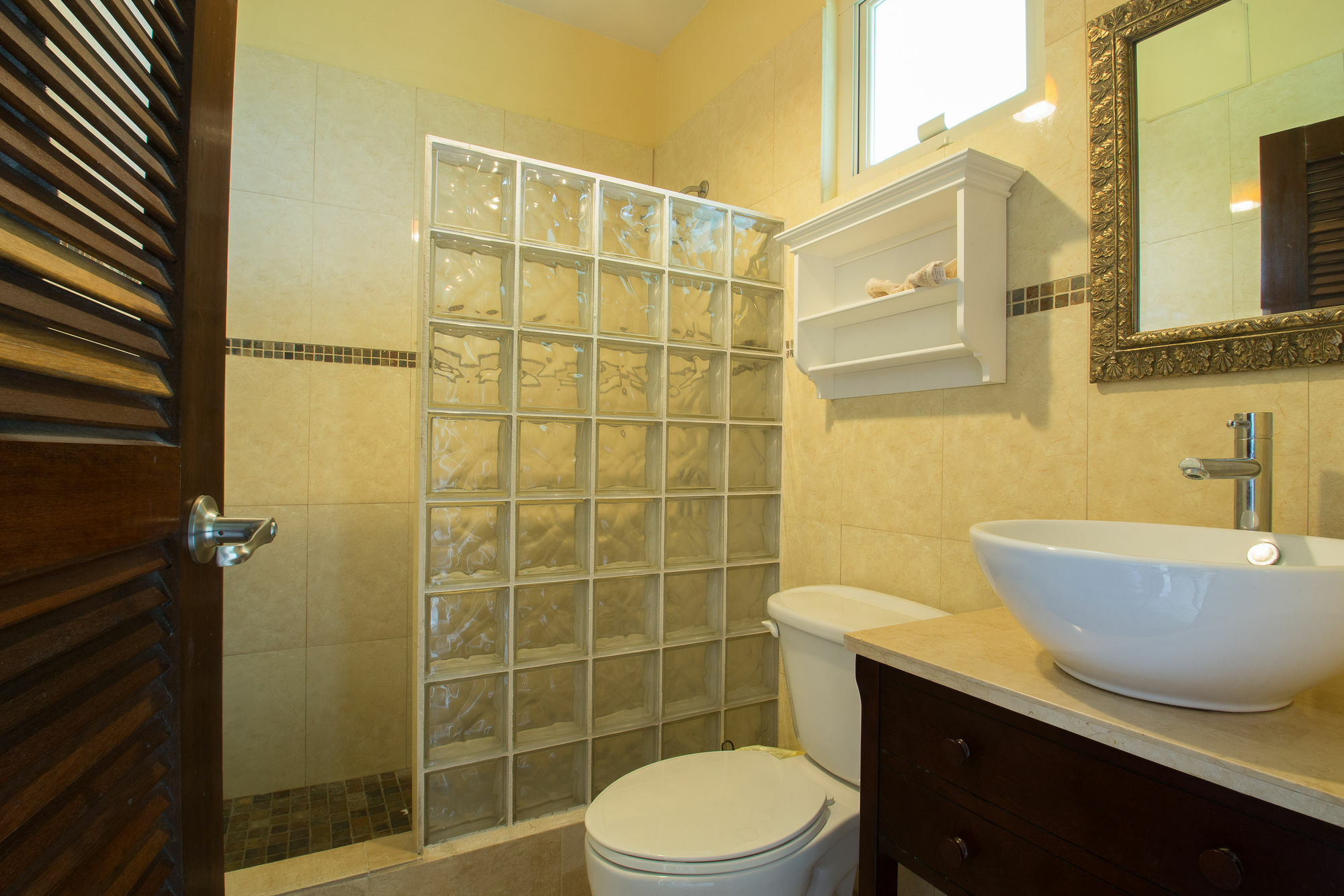 Lazy Parrot Hotel 3*