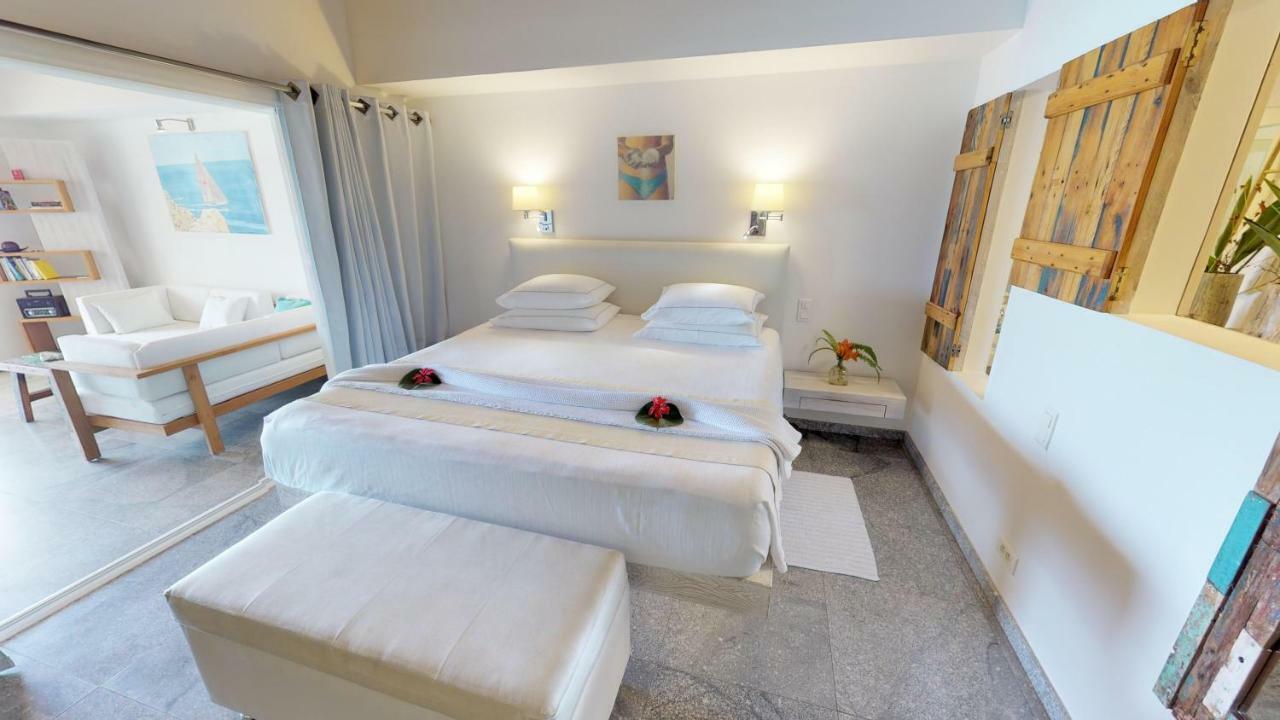 Les Ondines Sur La Gustavia
