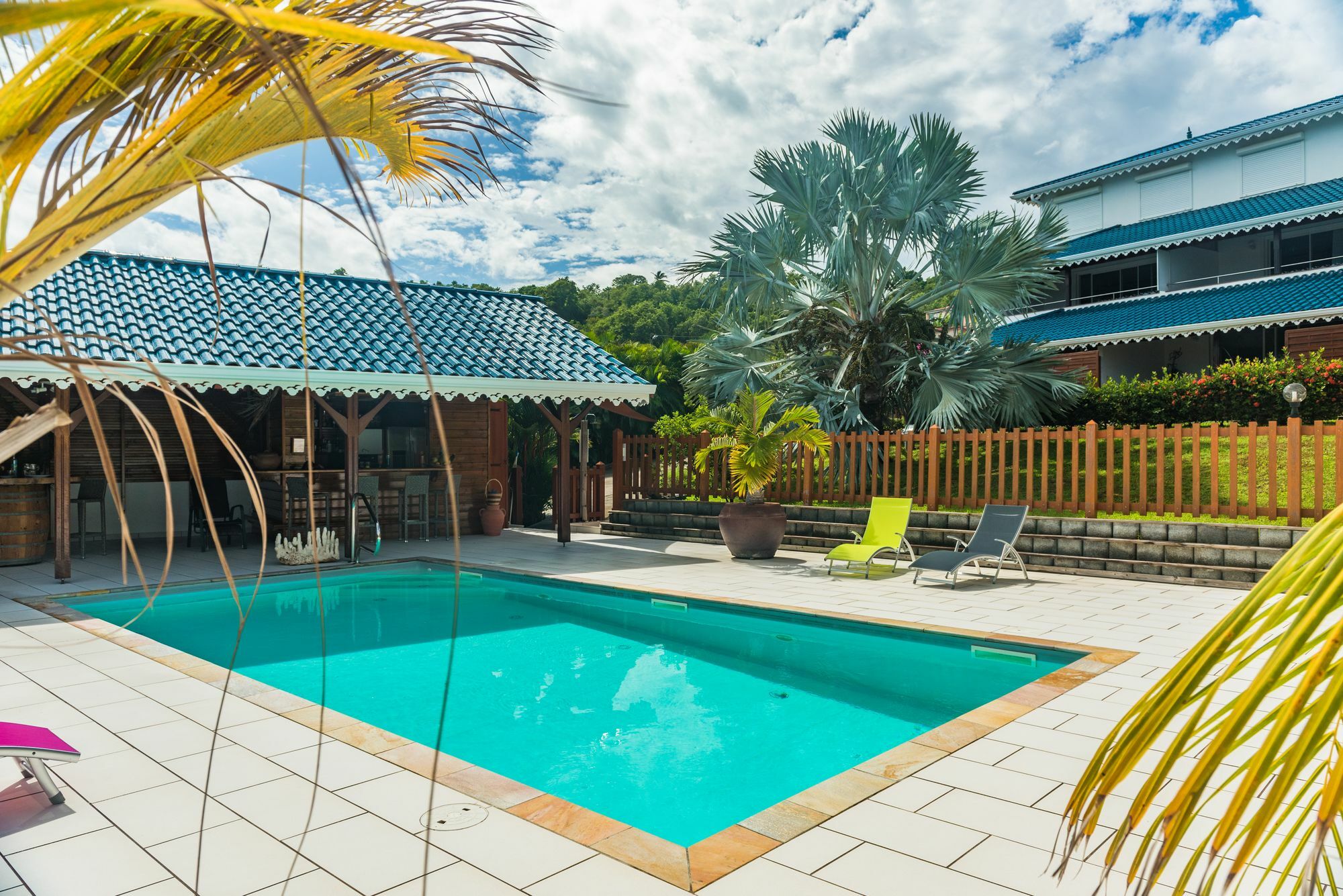 Hotel Makare Lagoon Club