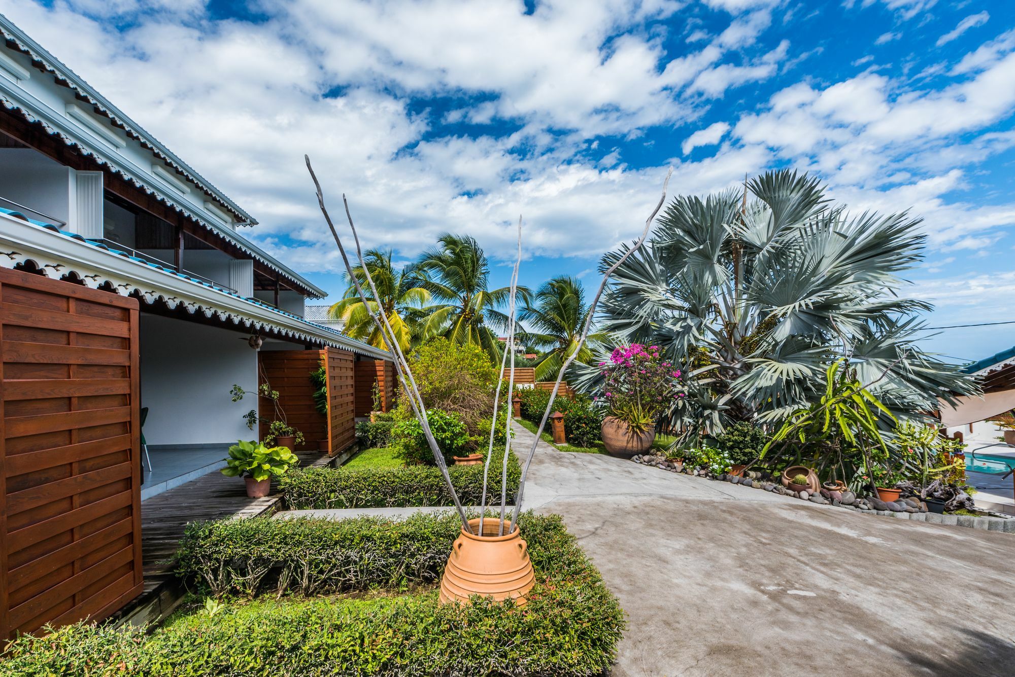 Makare Lagoon Club Hotel *