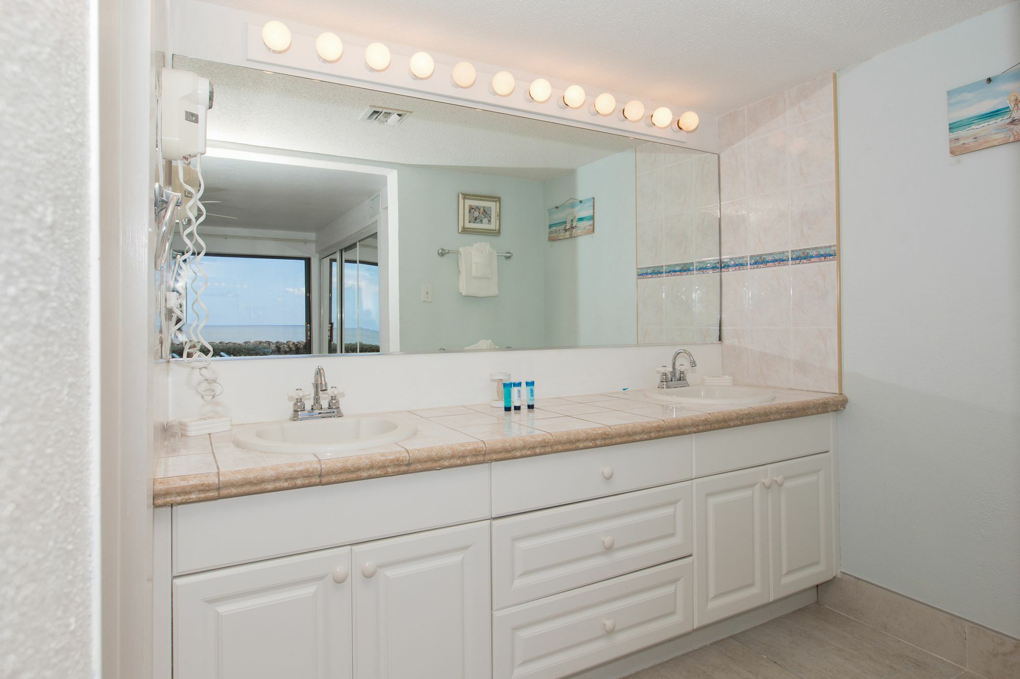 #207 Sunset Cove Seven Mile Apartment George Town