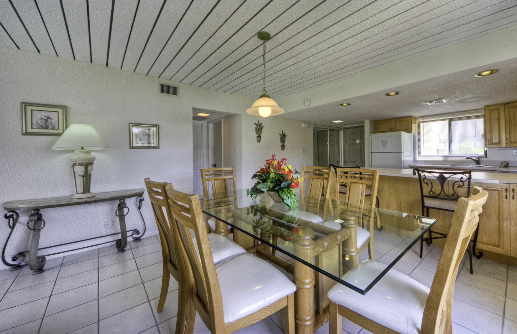 #207 Sunset Cove Seven Mile Apartment George Town