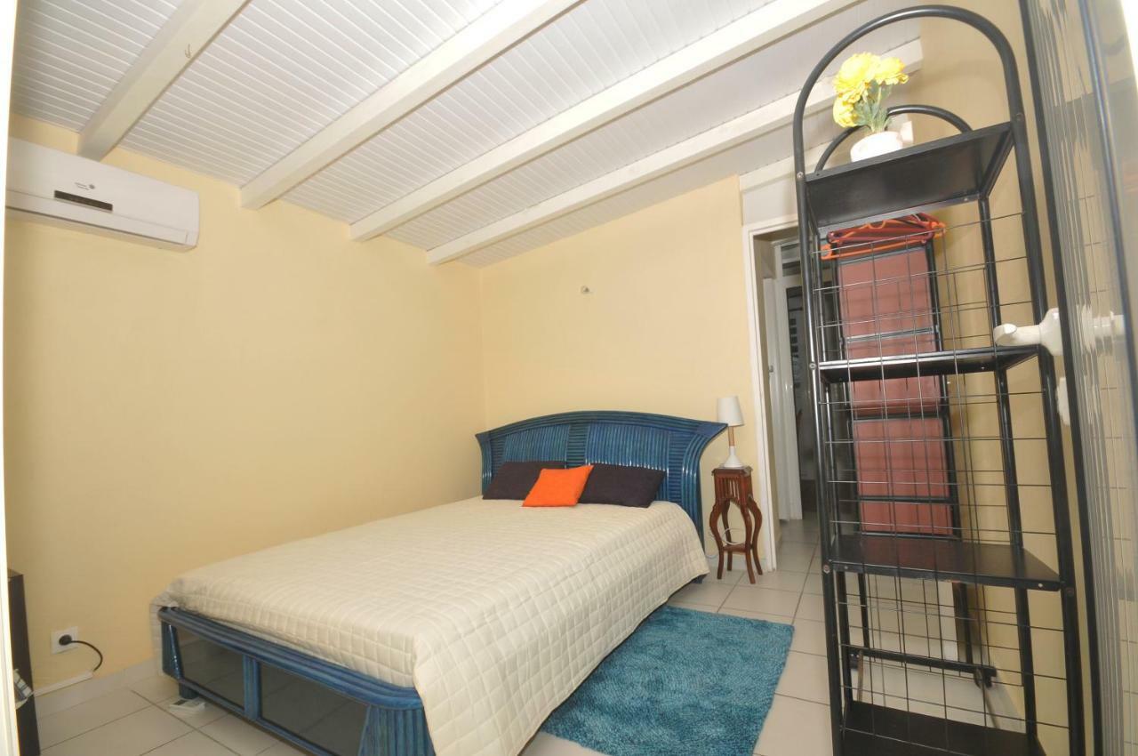 Loue F3 Vue Sur Dans Propriete Privee