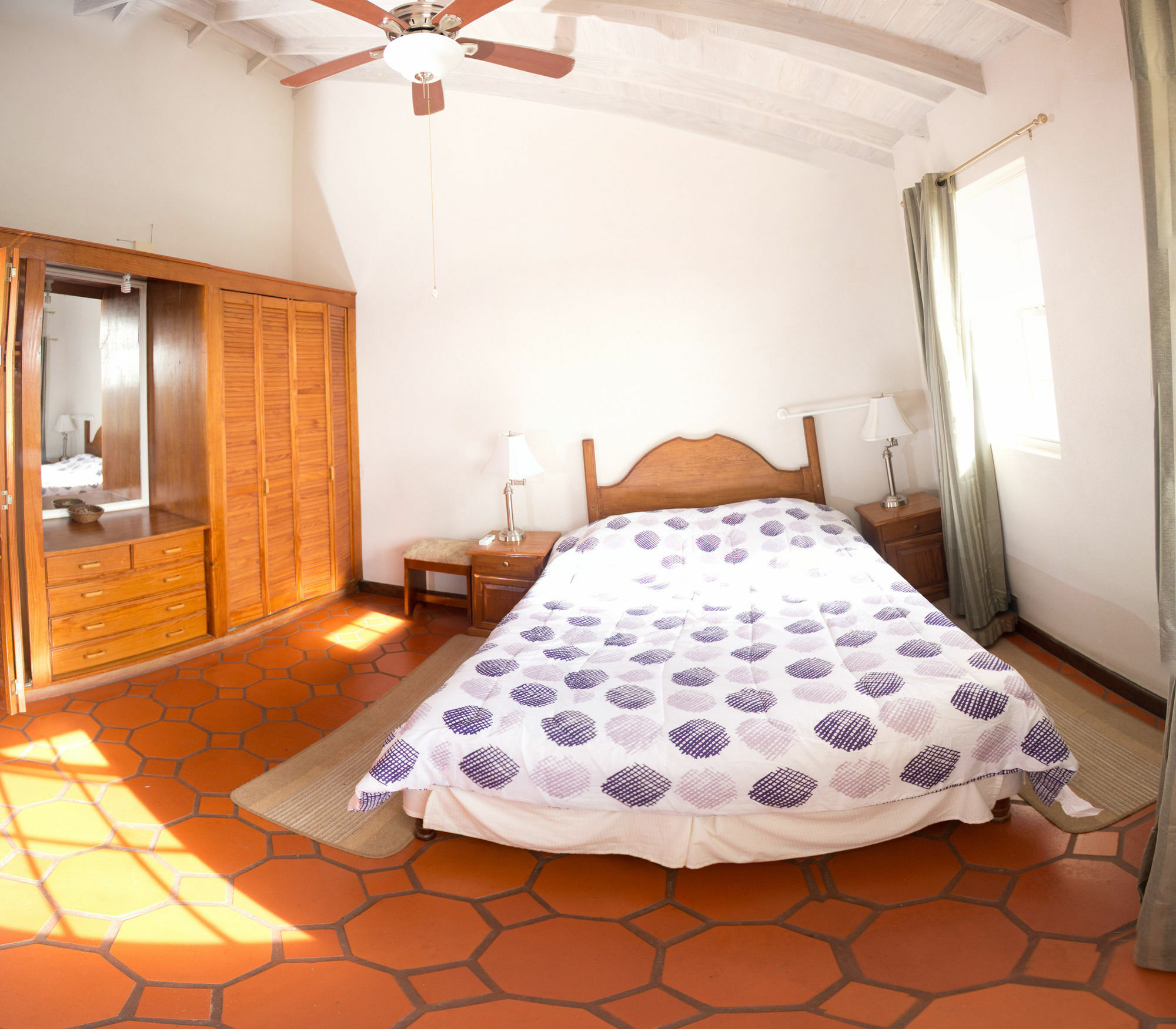 E Prospect St Aparthotel Saint James