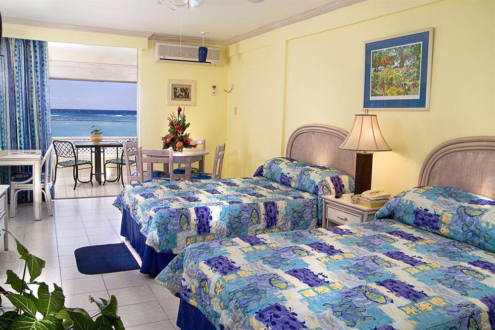 Yellow Bird Hotel 3*