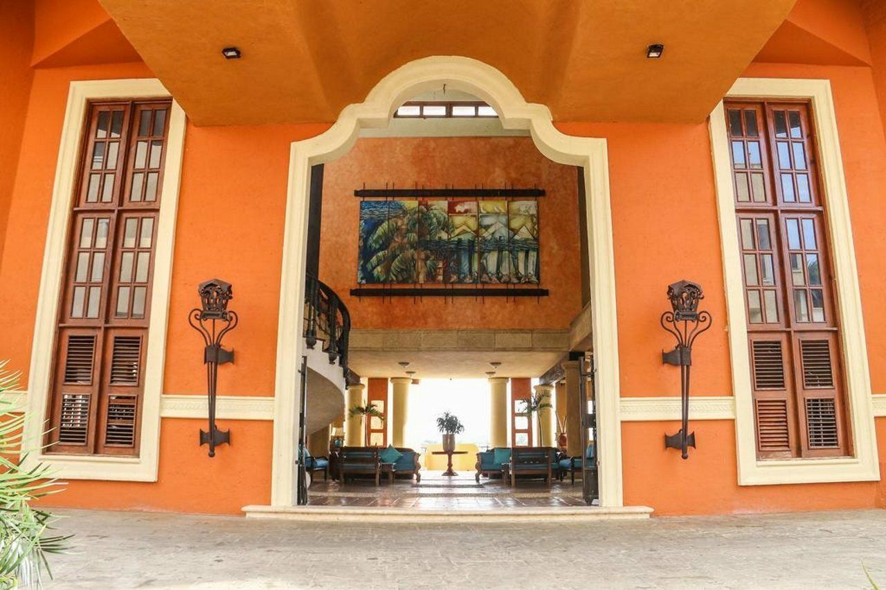 Hotel Bay And Victorian House