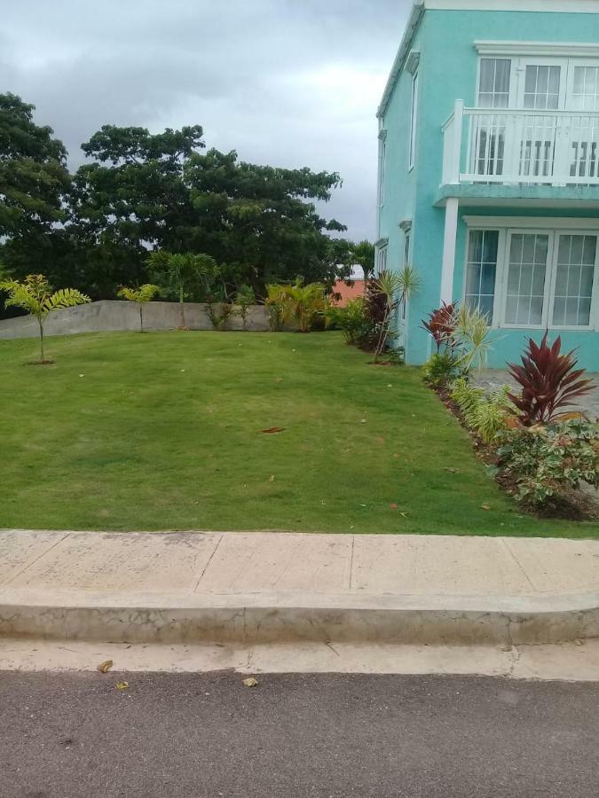 Little Bay Country Club Casa de férias *