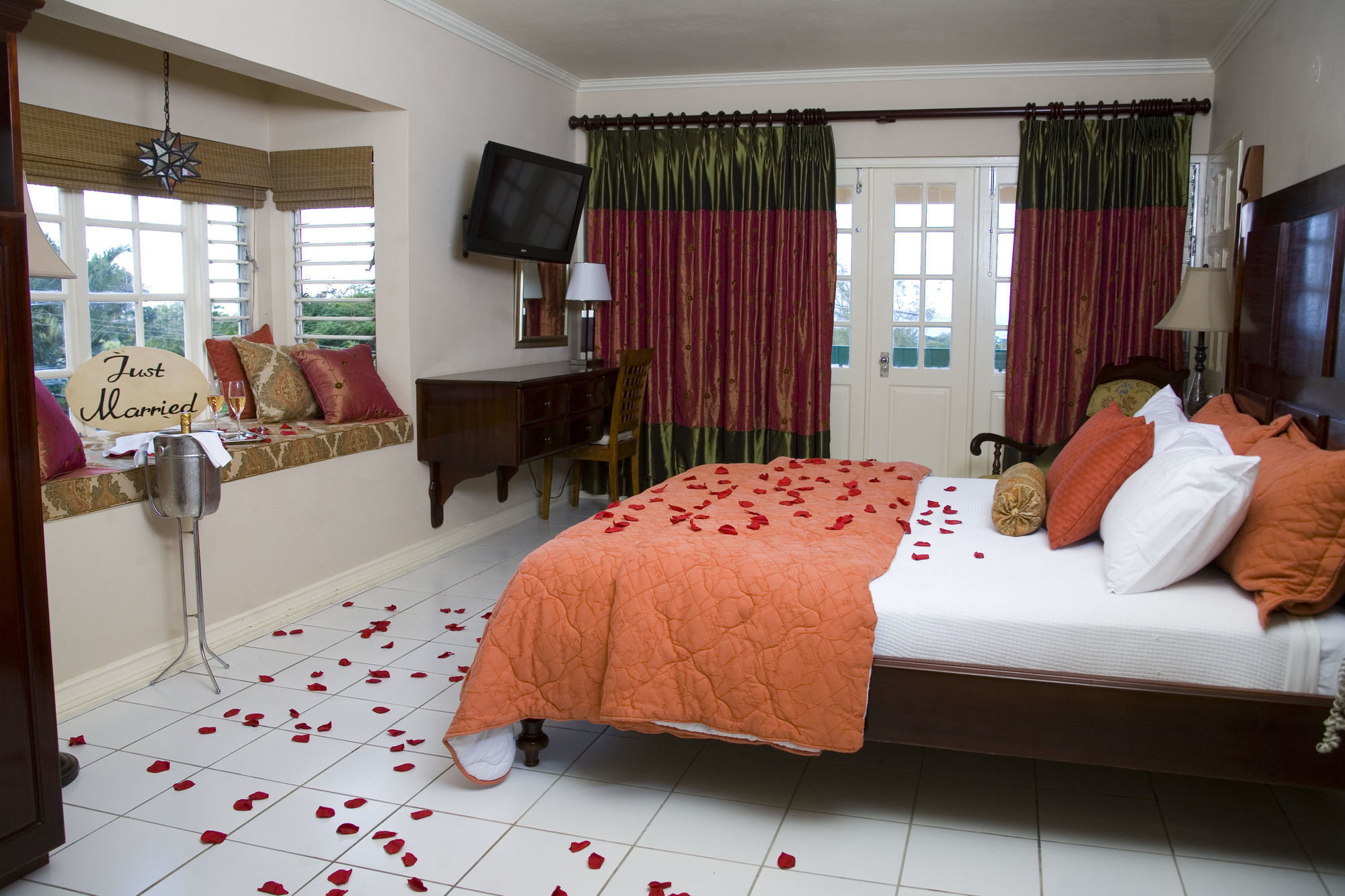 Cardiff And Hotel 4*