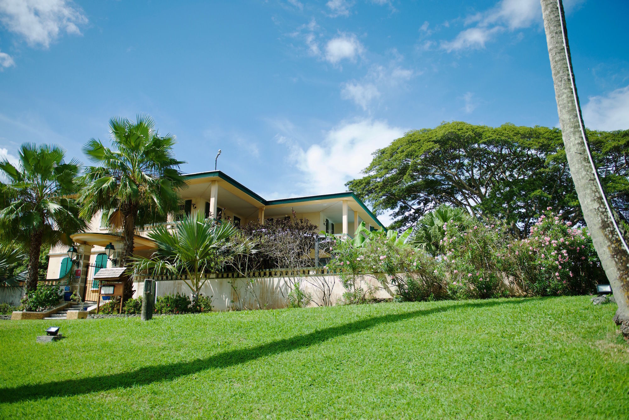 Habitation Du Comte Hotel 3*