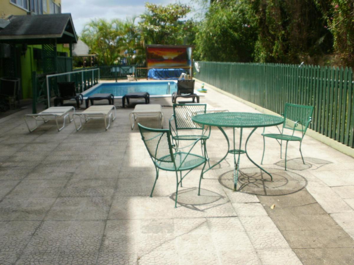 Hotel Pineapple Court 2*