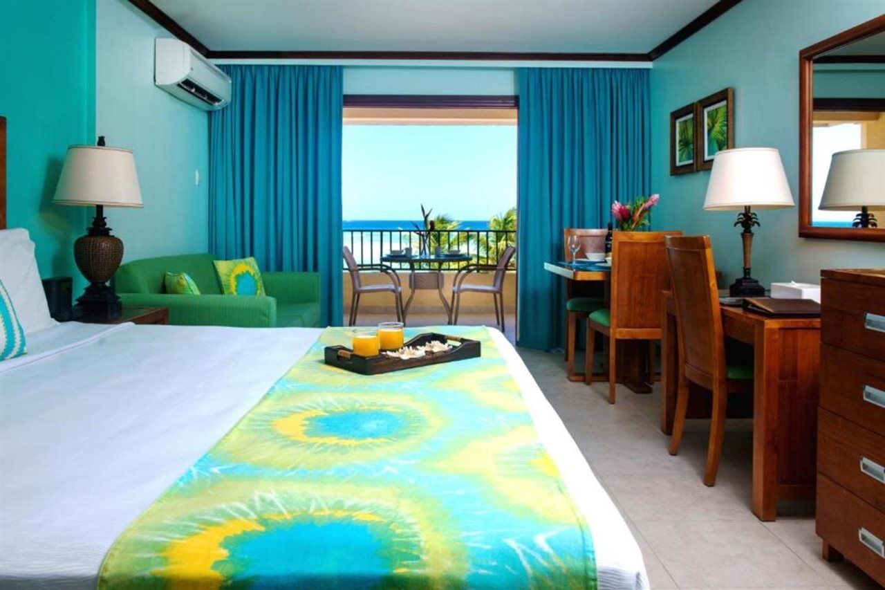 Yellow Bird Hotel 3*