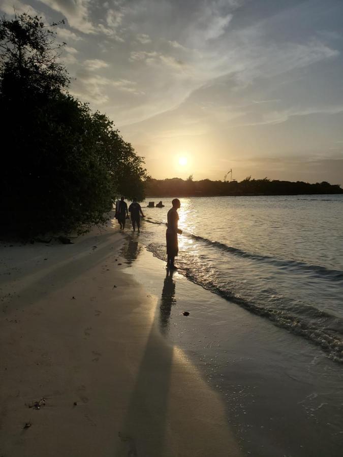 Dora Mae * Ocho Rios