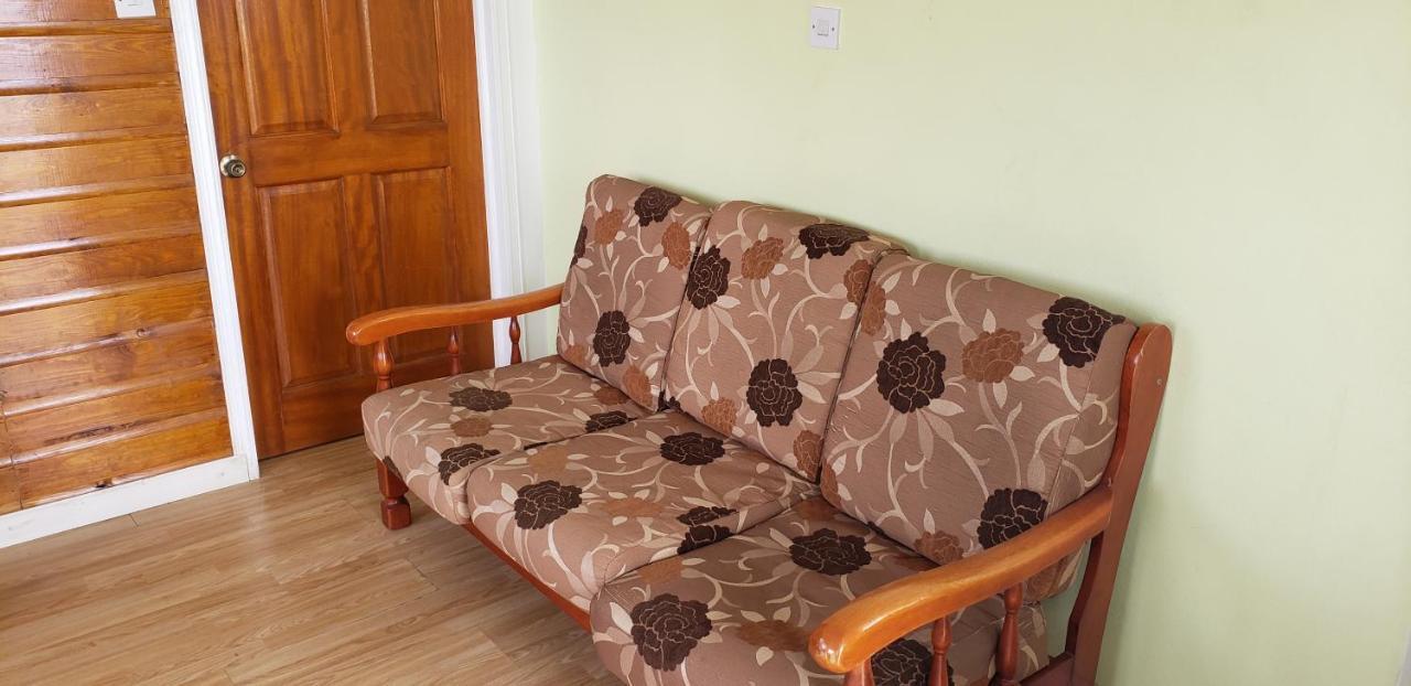Unit 5/6 Private - * Roseau