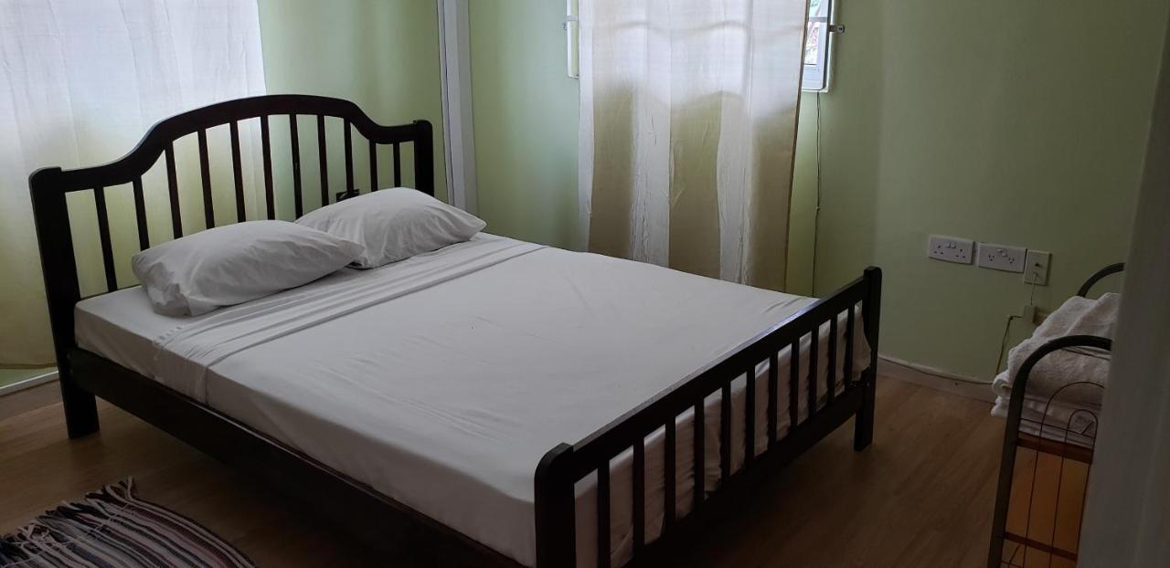 Apartment Unit 5/6 Private - *