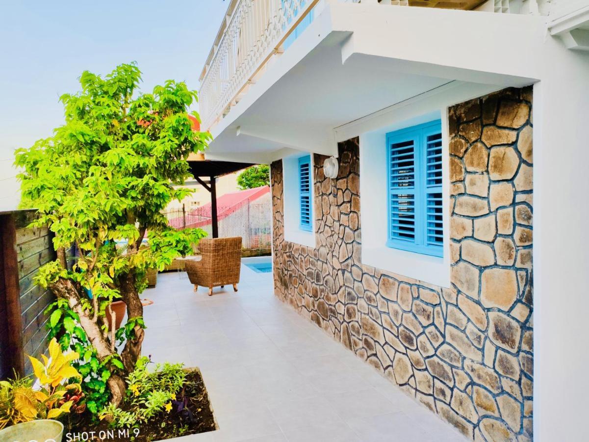 Location Maison Bleue Avec Piscine Privative Au Carbet Martinique