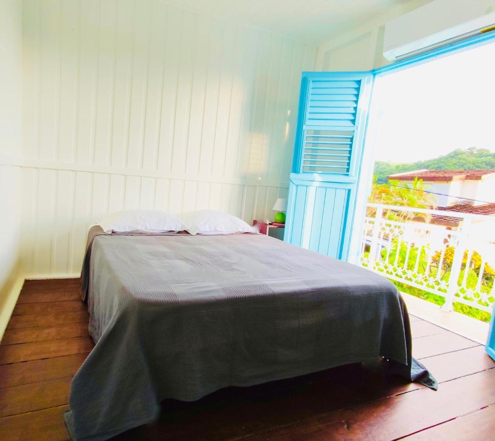 Location Maison Bleue Avec Piscine Privative Au Carbet Martinique Holiday home Le Carbet