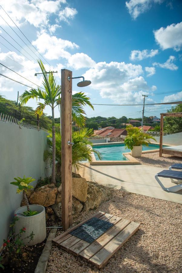 Sunny Hill * Willemstad