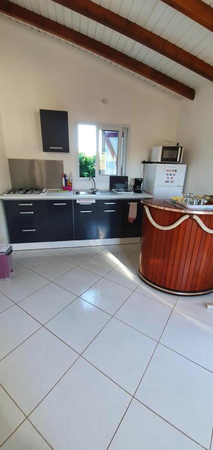 Les De Roseau Holiday home