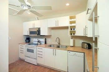 Shangri-La Boutique Bed & Breakfast 4* West Bay
