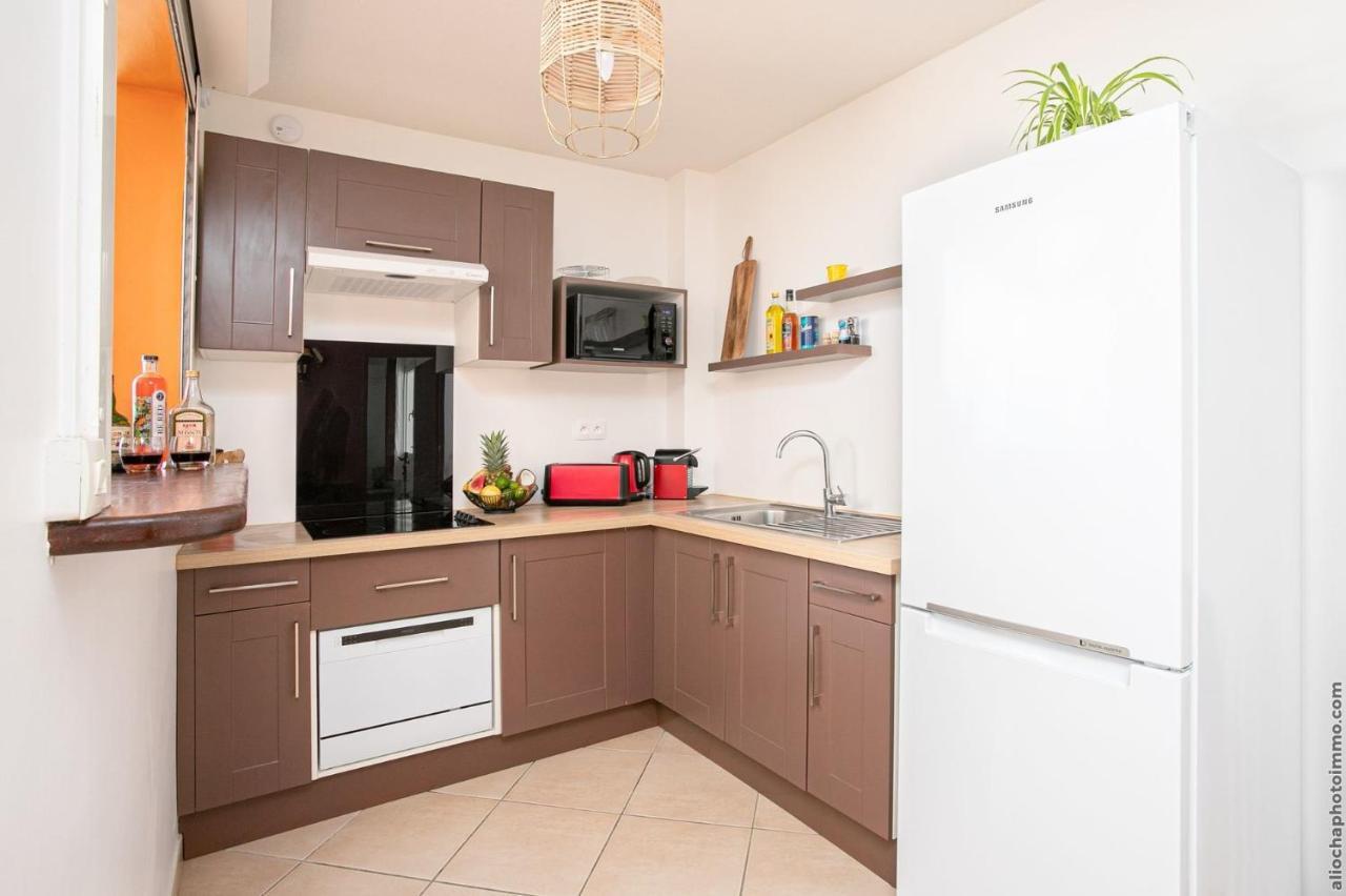 Martinique - Mellow Yellow Apartment