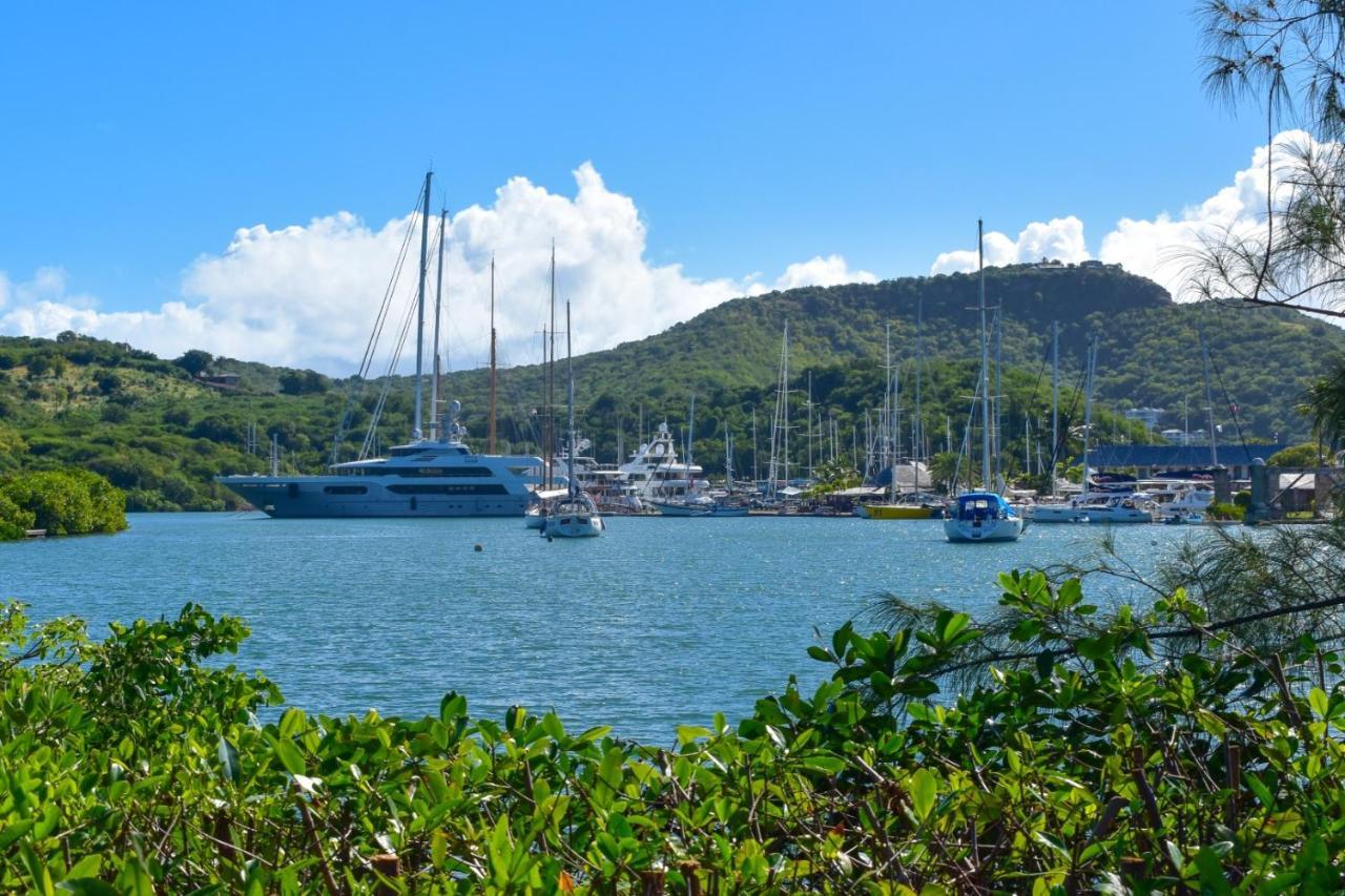 The Moxy 2* English Harbour