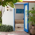 Tres Palmas Inn