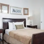 Tres Palmas Inn