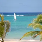One Luxe Jamaica